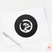 Bonsai Tree W Enso Brush Stroke Runder Aufkleber (Umschlag)