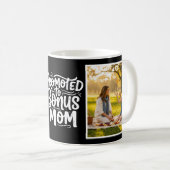 Bonus-Mama Beworben Brush Script Zwei Foto Schwarz Kaffeetasse (VorderseiteRechts)