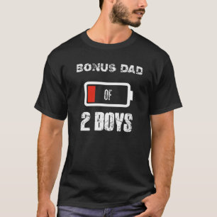 Bonus Vater von 2 Jungen mit niedrigem Akku Vatert T-Shirt