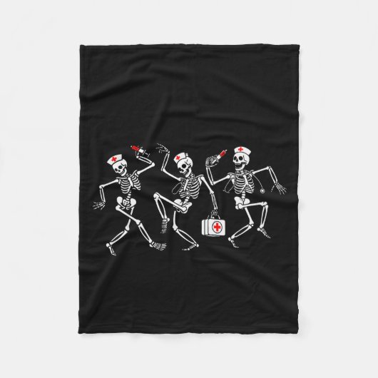 Boo Boo Crew Funny Dancing Skeleton Nurse Squad Ha Fleecedecke (Vorderseite)