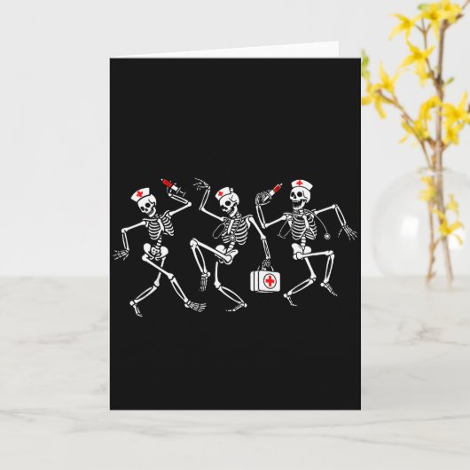 Boo Boo Crew Funny Dancing Skeleton Nurse Squad Ha Karte (Gelbe Blume)