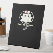 Boo Boo Crew Ghost Nurse - Cute and Spooky Hallowe Sockelschild (In Situ)