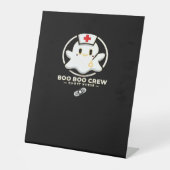 Boo Boo Crew Ghost Nurse - Cute and Spooky Hallowe Sockelschild (Vorderseite)