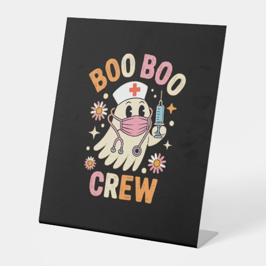 Boo Boo Crew Halloween Ghost Nurse Essential T-Shi Sockelschild (Vorderseite)