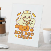 Boo Boo Crew Nurse Ghost Classic T - Shirt Sockelschild (In Situ)