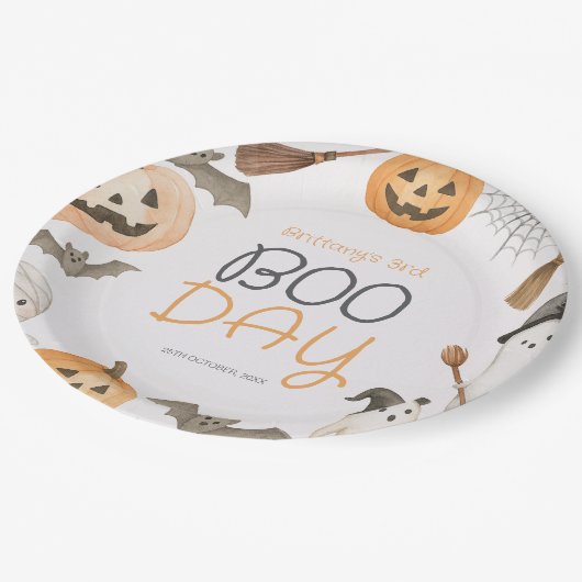 Boo Day Spooky Halloween Birthday Pappteller (Schrägansicht)