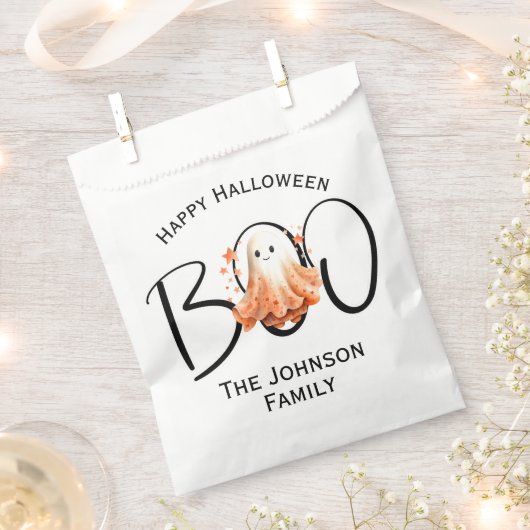 Boo Ghost Halloween White Black Modern Familiennam Geschenktütchen (Ausgeschnitten)