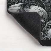 Boo Kitty stalks a Raven Mouse Pad Mousepad (Ecke)