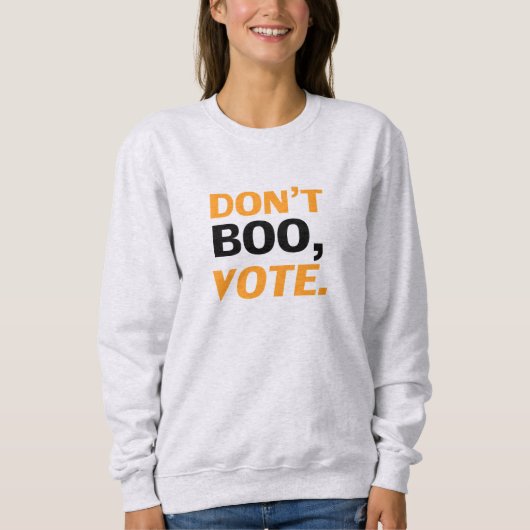 "Boo nicht, vote" schwarz-orange weißes Halloween Sweatshirt (Vorderseite)