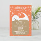 BOO Peeking Ghost Orange Halloween Kinderdusche Einladung (Stehend Vorderseite)