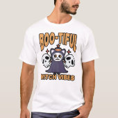 Boo-tiful Witch Vibes – Cute Spooky Cat Halloween T-Shirt (Vorderseite)