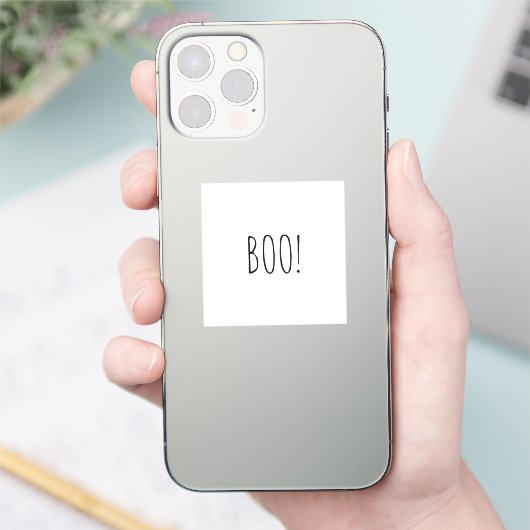 Boo-weiße spooky Typografie minimalistisch Hallowe Aufkleber (Telefon)