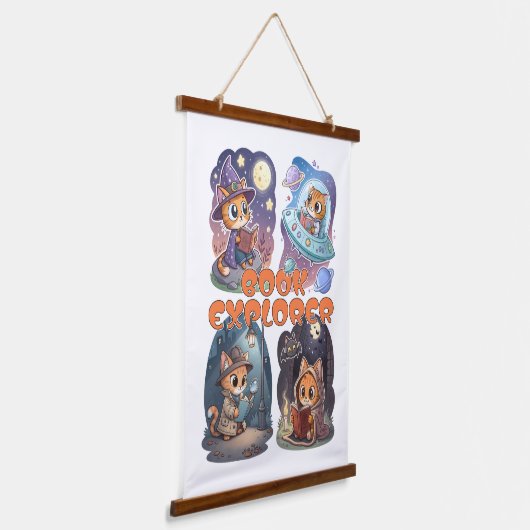 Book Explorer – Cute Cat Reading Adventure Wandteppich Mit Holzrahmen (Gewinkelt)