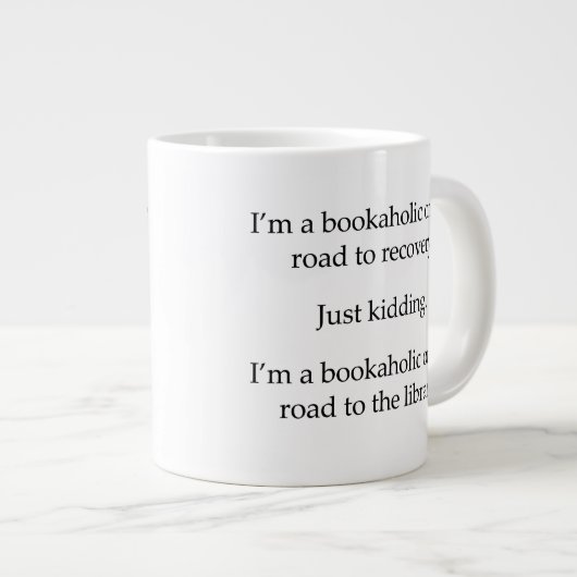 Bookaholic auf der Straße Jumbo-Tasse (Vorderseite Rechts)