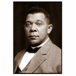 Booker Washington: Afrikanischer amerikanischer Er Fotoskulptur Ornament<br><div class="desc">Booker Taliaferro Washington, 1856 in die Sklaverei geboren, Rose zu einem prominenten afrikanischen amerikanischen Führer und Erzieher. Nach dem Zivilen Krieg verfolgte er die Bildung und besuchte das Seminar in Hampton, Landwirtschafts- und Wayland. - Im Jahr 1881 gründete Washington die Tuskegee in Alabama, einer Schule, die sich der Berufsausbildung afrikanischer...</div>