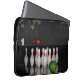 Booking Laptop Sleeve (Vorne Rechts)