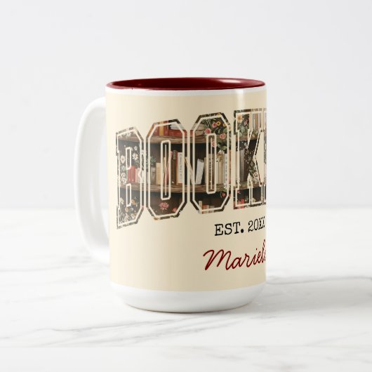 Bookish Bookshelf Est. 20XX Zweifarbige Tasse (Vorderseite Links)