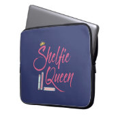 Booklover Shelfie Queen Laptopschutzhülle (Vorderseite Links)