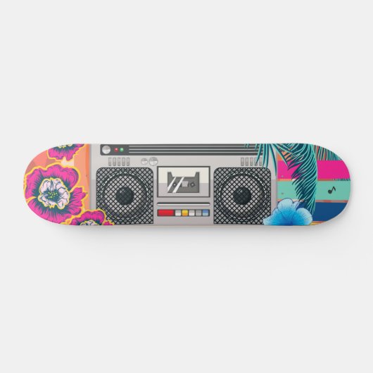Boombox mit tropischen Blätter und Blume Skateboard (Horizontal)