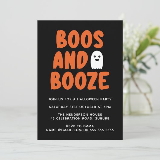 Boos & Booze Funny Niedlich Ghost Halloween-Party Einladung (Stehend Vorderseite)