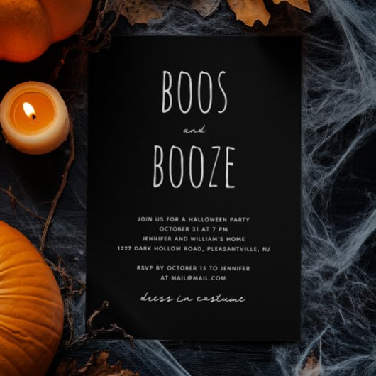 Boos und Booze | Schwarzes Minimalistisches Hallow Einladung