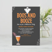 Boos y Booze Black Funny Halloween Party Einladung (Stehend Vorderseite)