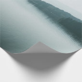 BOOT AN KÖRPER WASSER UNTER WEISSEM GESCHENKPAPIER (Ecke)