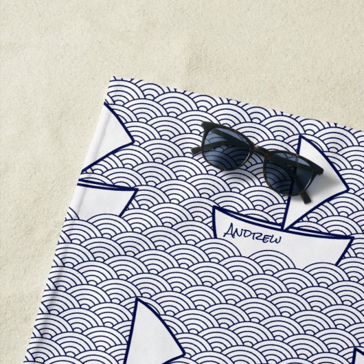 Boot auf Waves Beach Handtuch - Kleines Muster (Beispiel)