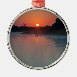 Boot bei Sonnenaufgang auf dem Fluss Ornament Aus Metall