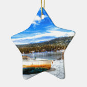 Boot im Schnee in Big Bear See, Kalifornien Keramikornament (Links)
