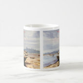 Boot im Strand/Boat on the beach Kaffeetasse (Mittel)