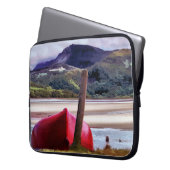 BOOT- UND BERGLANDSCHAFT LAPTOPSCHUTZHÜLLE (Vorderseite Links)