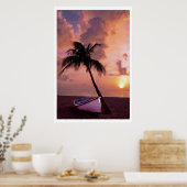 Boot unter Palm am Strand bei Sunset Poster (Küche)
