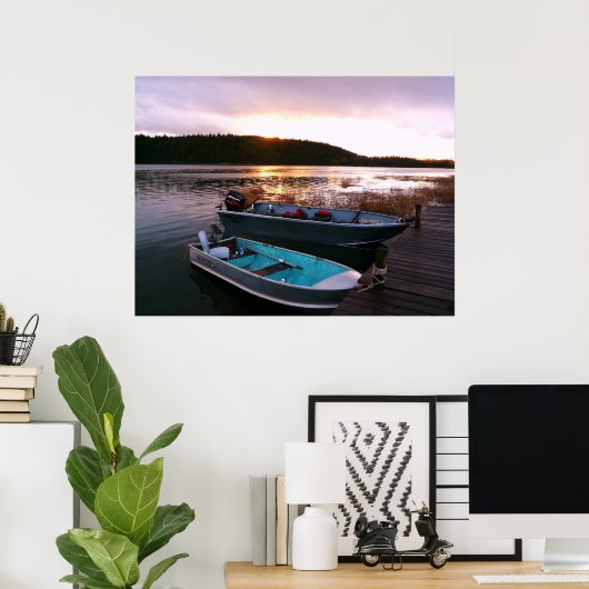 Boote am Anlegeplatz an der Sonnenseite Poster (Heimbüro)