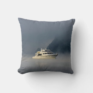 Boote am Foggy Morning Kissen