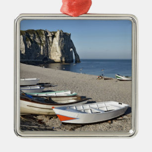 Boote am Kiesstrand von Etretat Ornament Aus Metall