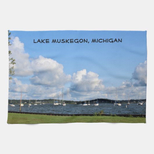 Boote am Muskegon-See Geschirrtuch (Horizontal)