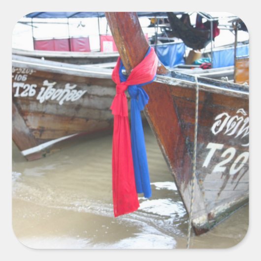 Boote am Strand | Phi Phi Islands, Thailand Quadratischer Aufkleber (Vorderseite)