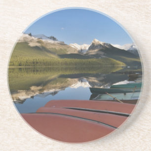 Boote am Ufer des Maligne Lake geparkt, Getränkeuntersetzer