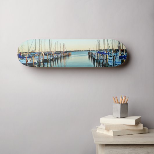 Boote am Yachthafen von Shirley Taylor Skateboard (Wandkunst (Horz))
