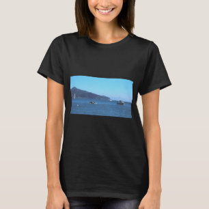 Boote an der Bucht T-Shirt