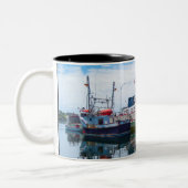 Boote an der Ostküste Zweifarbige Tasse (Links)