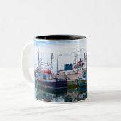 Boote an der Ostküste Zweifarbige Tasse (Vorderseite Links)