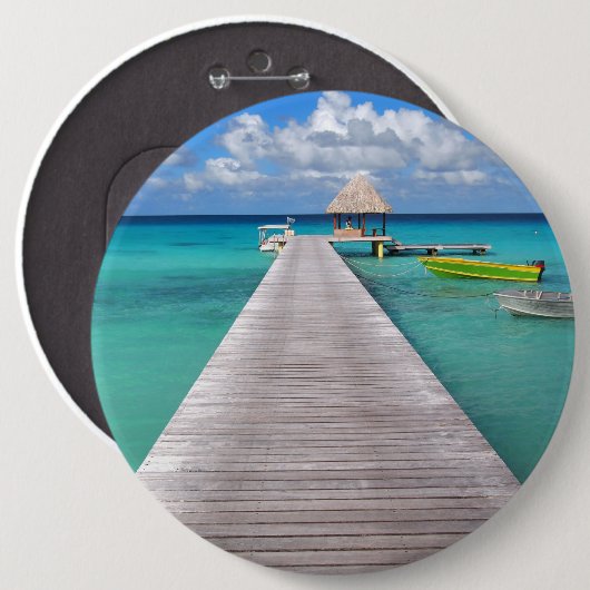 Boote an einer Anlegestelle im pazifischen Knopf Button (Vorne & Hinten)