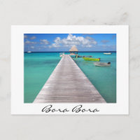 Boote an einer Anlegestelle in Bora Bora weiße Pos