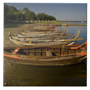 Boote auf dem See zwischen Kyauktawgyi Paya und Fliese