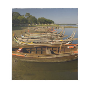 Boote auf dem See zwischen Kyauktawgyi Paya und Notizblock