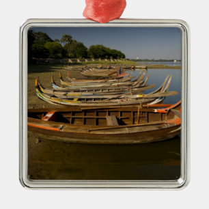 Boote auf dem See zwischen Kyauktawgyi Paya und Silbernes Ornament