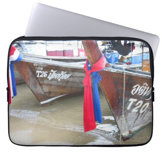 Boote auf den Phi-Phi-Inseln des Strand-|, Laptopschutzhülle (Vorderseite)