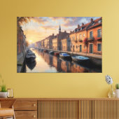 Boote auf einem Kanal mit Gebäude im Hintergrund Leinwanddruck (Insitu (Wohnzimmer))